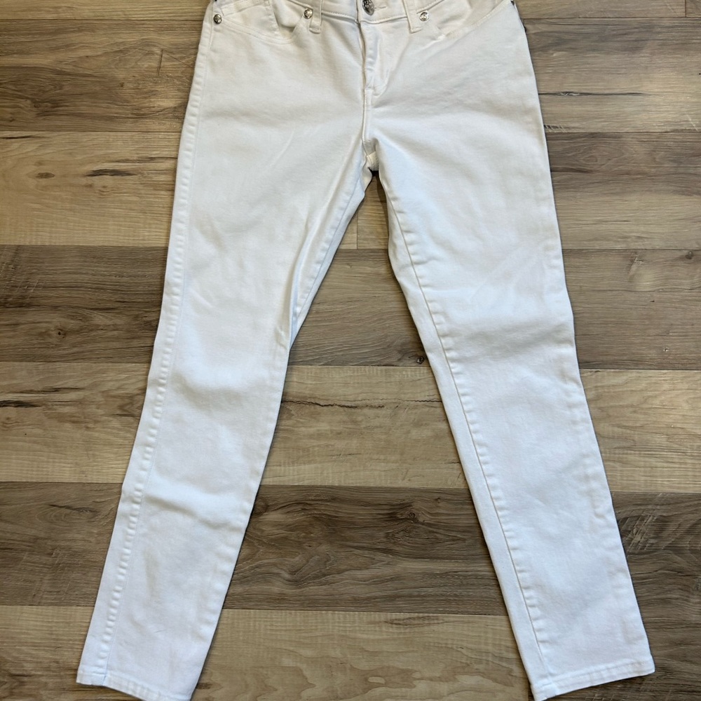 SALE: Rock & Republic white straight skinny jean. Size 6. R&R logo back pocket